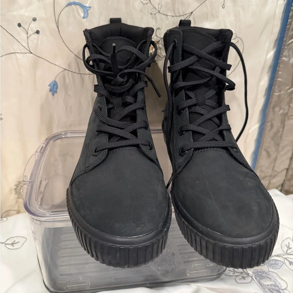 Men's Black Lace-Up Boots